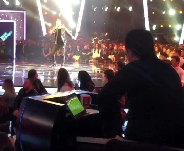 Acun Ilıcalı'nın O Ses Türkiye finalindeki görüntüsü sosyal medyaya damga vurdu