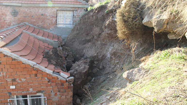 İzmir'de depremden sonra heyelan paniği