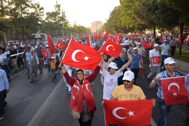Türkiye demokrasisine sahip çıktı