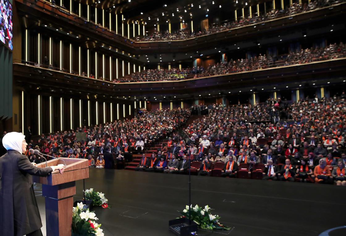 Emine Erdoğan: Söz konusu olan şiddetse kol kırıldığında yen içinde kalamaz