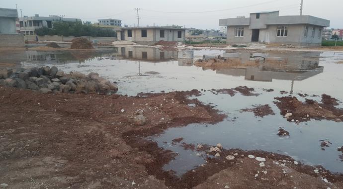 Mahalleyi su bastı çocuklara eğlence çıktı
