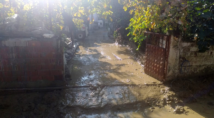 Şarköy'de hortum sonrası yaşanan selde evleri su bastı