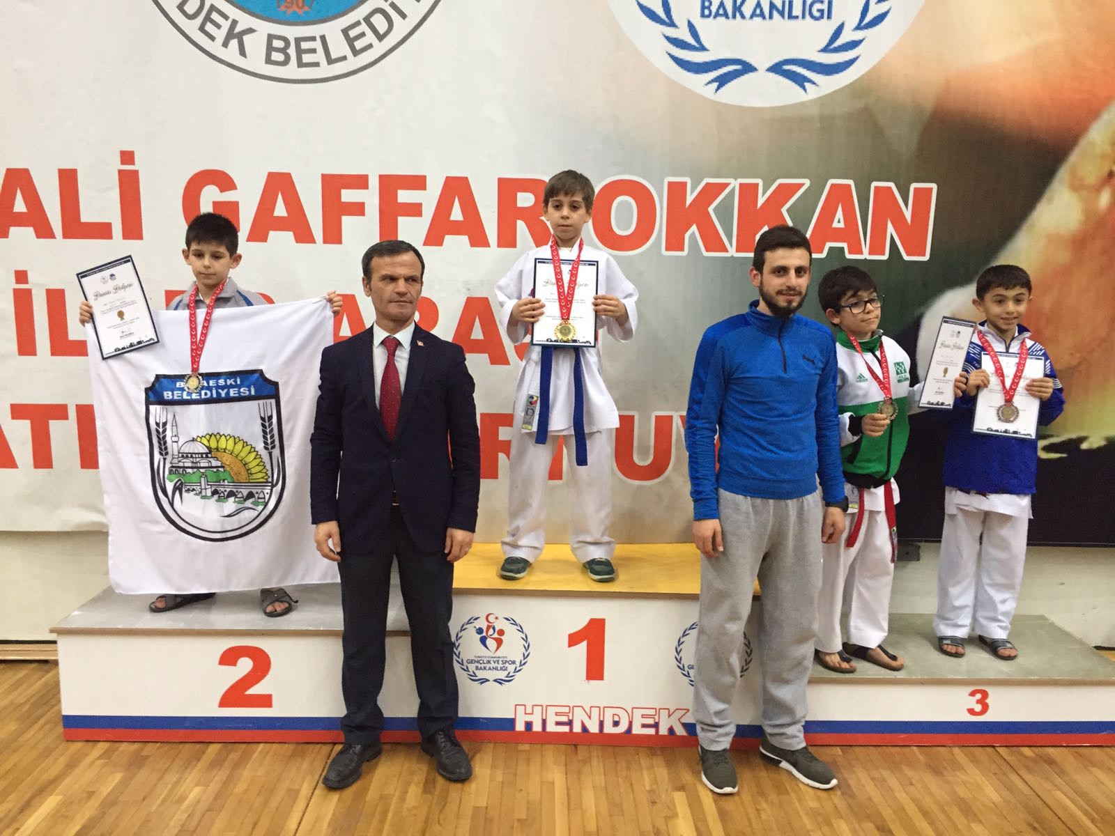 Sakarya'da İhlas Koleji üç birincilik çıkardı