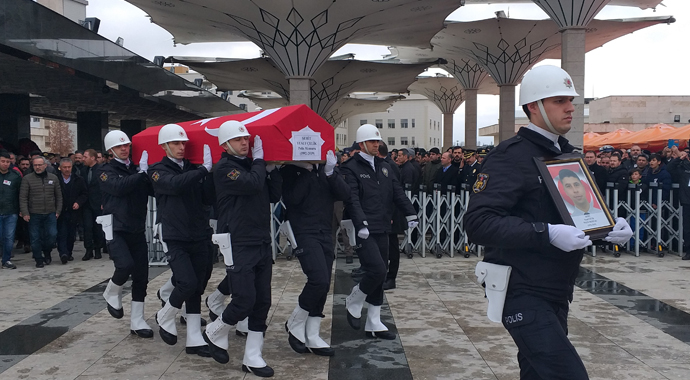 Şehit polis son yolculuğuna uğurlandı