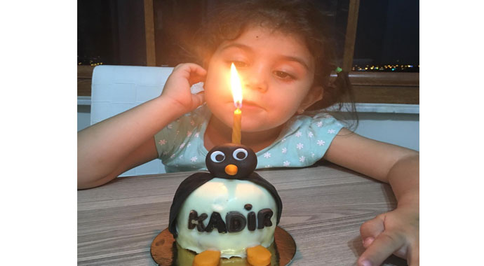 5 yaşındaki şehit kızı babasının doğum gününü kutladı