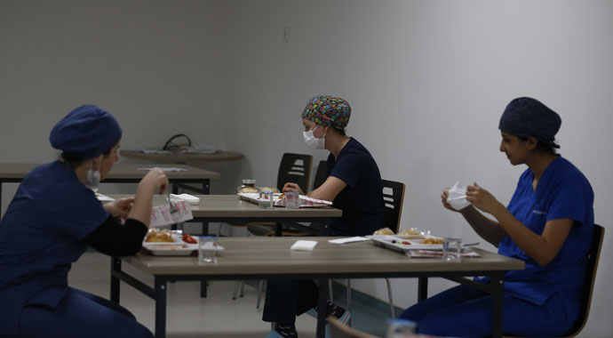 'Şifalı eller' ilk sahurunu hastanede görev başında yaptı