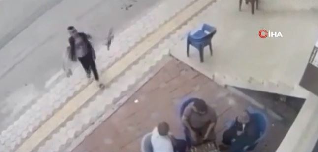 Baltalı saldırgandan kaçan genç kıza kimse yardım etmedi