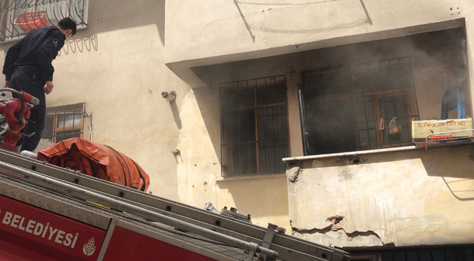 Şişli’de evi yanan engelli kadını ve çocuklarını vatandaşlar kurtardı