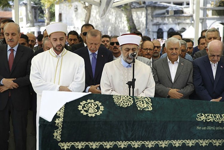 Gazeteci-yazar Şule Yüksel Şenler son yolculuğuna uğurlandı