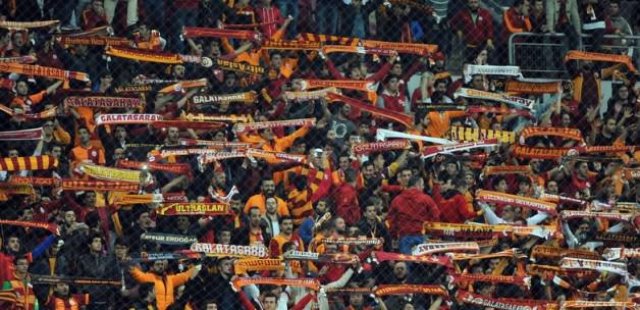 Arena 'İstifa' sesleriyle inledi Arena 'İstifa' sesleriyle inledi