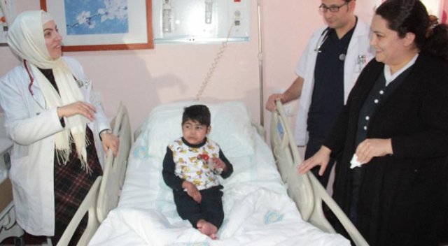 Suriyeli çocuğun ellerini ayaklarını bağlayıp ölüme terk ettiler