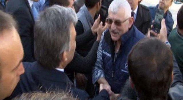 Vatandaştan Abdullah Gül'e: 'Yol arkadaşın Tayyip Erdoğan için...' Vatandaştan Abdullah Gül'e: 'Yol arkadaşın Tayyip Erdoğan için...'