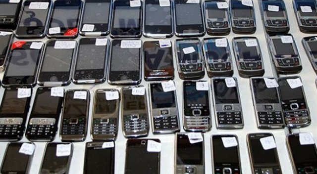 76 kaçak cep telefonu ele geçirildi 76 kaçak cep telefonu ele geçirildi