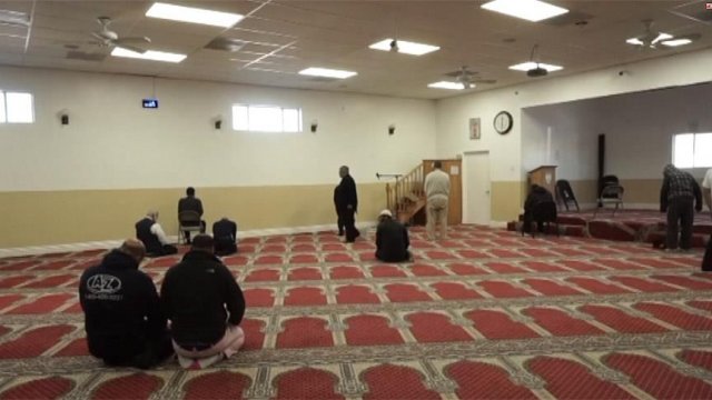 ABD ve Almanya'da 3 camiye saldırı düzenlendi ABD ve Almanya'da 3 camiye saldırı düzenlendi