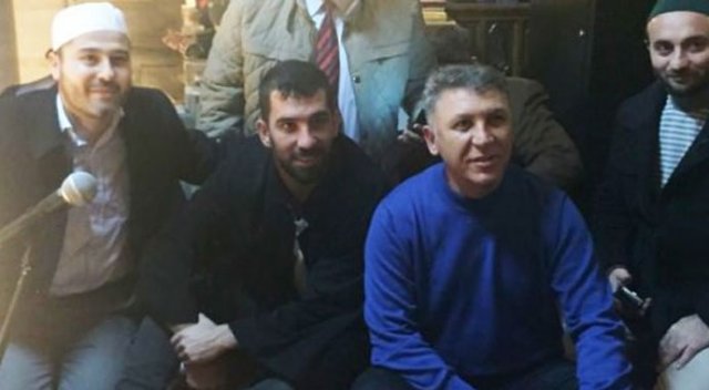Arda Turan Türkiye&#039;ye geldi, soluğu Eyüp Sultan&#039;da aldı