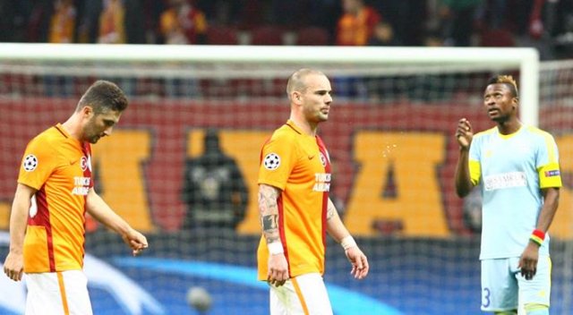 Bitiş düdüğü çaldı, Arena'da protestolar yükseldi