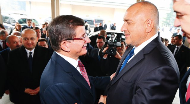 Davutoğlu: Silah bırak siyasete gel