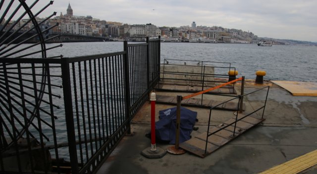 Eminönü&#039;nde denizde ceset bulundu