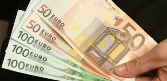 Mültecilere insanlık dışı 400 Euro yasağı! Mültecilere insanlık dışı 400 Euro yasağı!