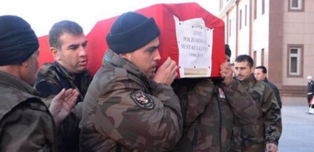 Üç şehit son yolculuğuna uğurlandı Üç şehit son yolculuğuna uğurlandı