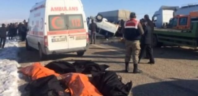 Van'da katliam gibi kaza, 11 kişi hayatını kaybetti Van'da katliam gibi kaza, 11 kişi hayatını kaybetti