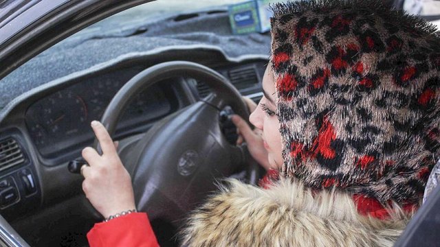 Afganistan'da kadınlar artık direksiyon başında Afganistan'da kadınlar artık direksiyon başında