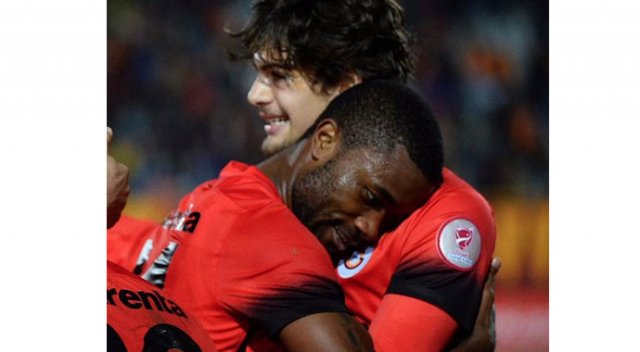 Chedjou golü onunla kutladı Chedjou golü onunla kutladı