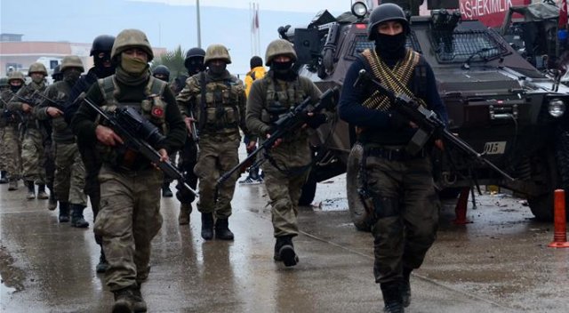 Cizre'de PKK ağır darbe aldı, hendekler kapatılıp... Cizre'de PKK ağır darbe aldı, hendekler kapatılıp...