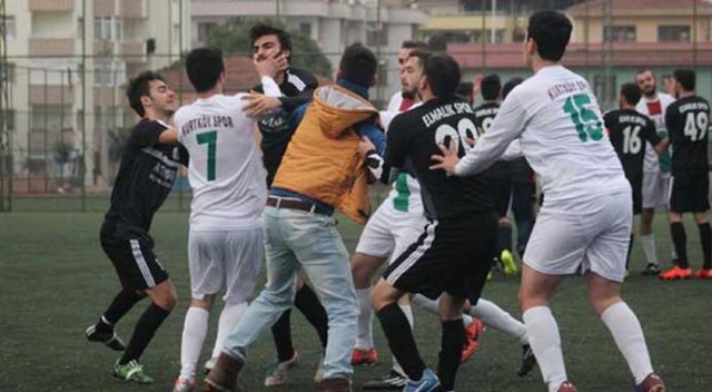 Futbol değil, yumruklar konuştu! Futbol değil, yumruklar konuştu!