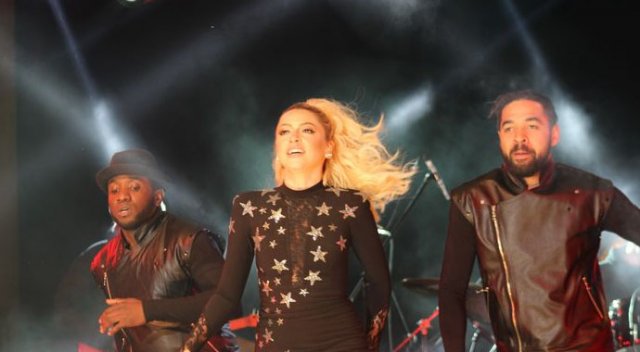 Hadise, Hatay'ı coşturdu Hadise, Hatay'ı coşturdu