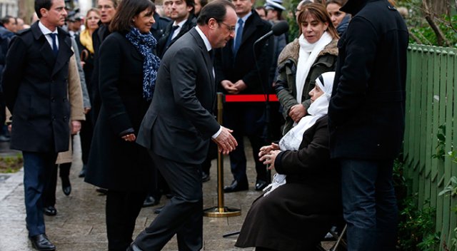 Hollande Müslümanların elinden kardeşlik çayı içti Hollande Müslümanların elinden kardeşlik çayı içti