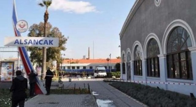 İzmir Alsancak Garı'nda bomba paniği! İzmir Alsancak Garı'nda bomba paniği!