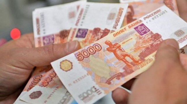 Ruble rekor düşük seviyede