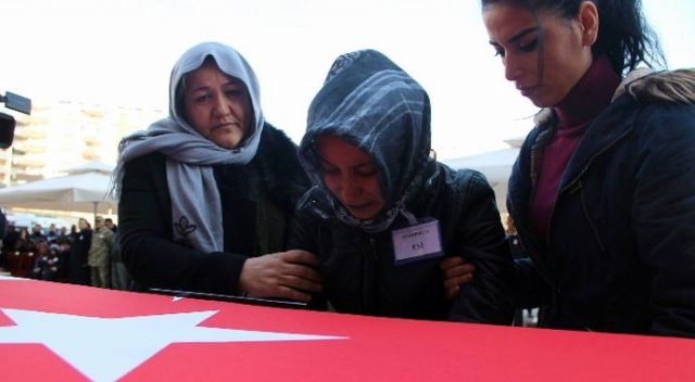 Sur şehidi salavatlarla uğurlandı Sur şehidi salavatlarla uğurlandı