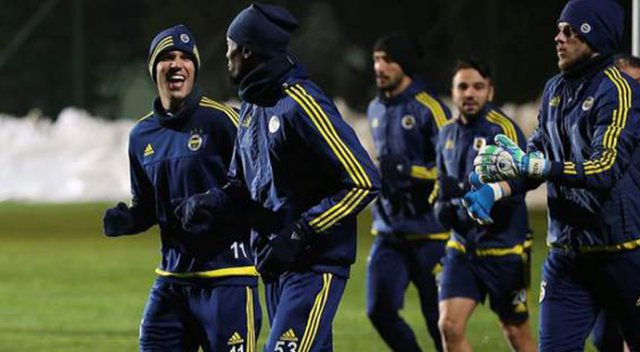 Van Persie ayrı çalıştı Van Persie ayrı çalıştı