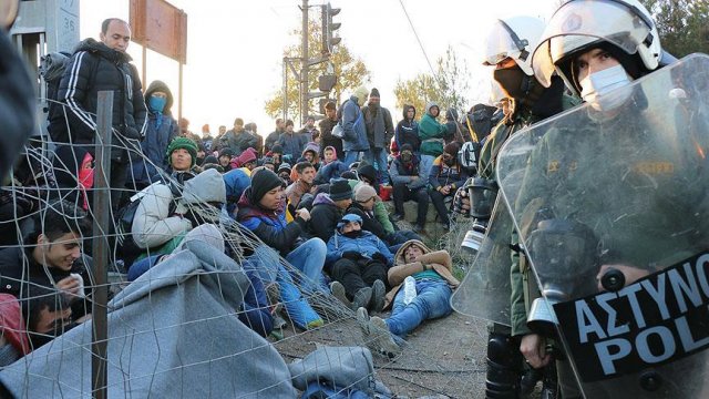 Yunanistan'da sığınmacılara saldırı: 1 ölü Yunanistan'da sığınmacılara saldırı: 1 ölü