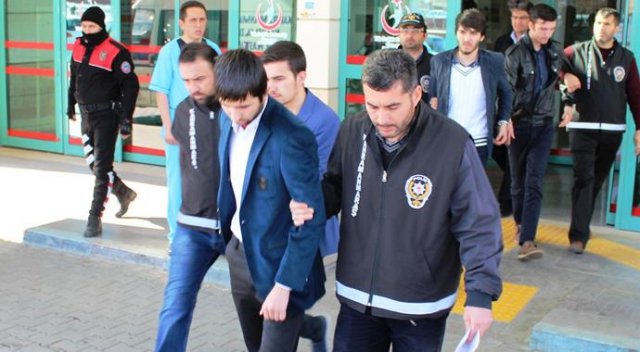 Arkadaşlarını döve döve öldüren şüpheliler adliyede