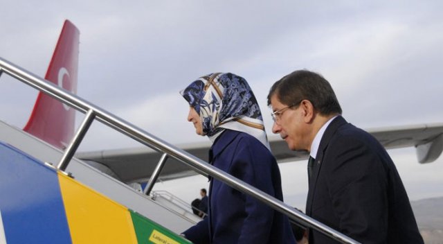 Başbakan Davutoğlu Kazakistan'a geldi