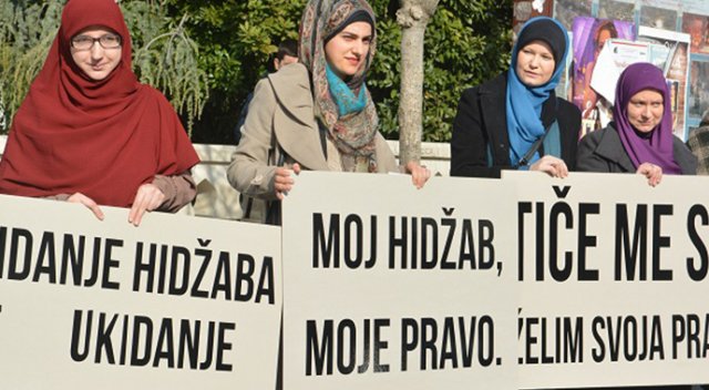 Bosna-Hersek'te başörtü yasağına karşı yürüyüş