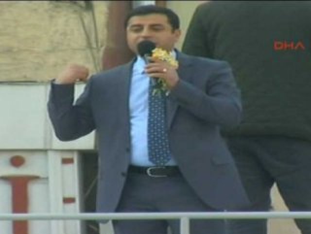Demirtaş'ın mitinginin ardından olaylar çıktı: 5 gözaltı Demirtaş'ın mitinginin ardından olaylar çıktı: 5 gözaltı
