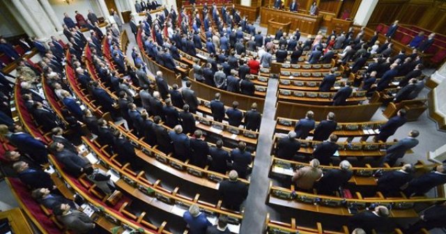 Ukrayna'da hükümet düştü