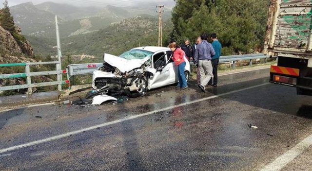 Adana'da feci kaza, 3'ü polis 4 yaralı var Adana'da feci kaza, 3'ü polis 4 yaralı var