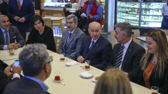 Bahçeli'den AVM ziyareti Bahçeli'den AVM ziyareti