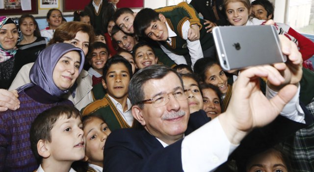 Davutoğlu: Biz bir aileyiz