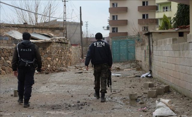 İdil'de bir terörist yaralı olarak yakalandı İdil'de bir terörist yaralı olarak yakalandı