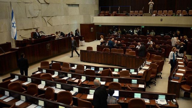 İsrail ezanı yasaklamayı tartışıyor