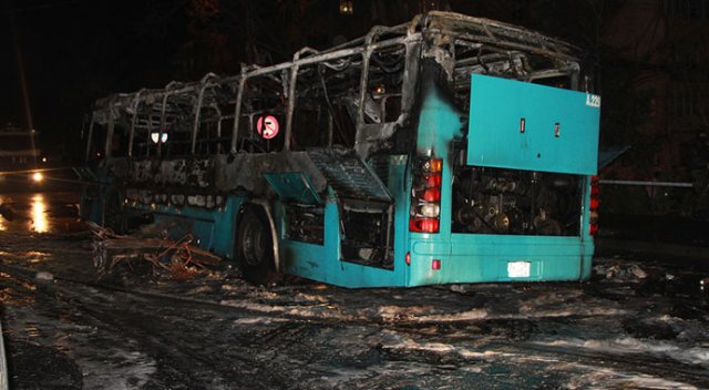 Kağıthane'de halk otobüsüne molotofkokteylli saldırı Kağıthane'de halk otobüsüne molotofkokteylli saldırı