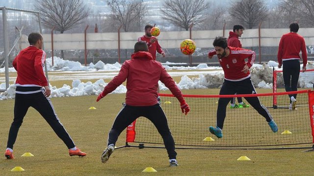 Medicana Sivasspor'da Trabzonspor mesaisi başladı Medicana Sivasspor'da Trabzonspor mesaisi başladı