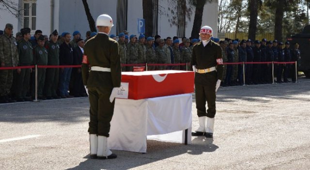 Sur şehidi Gürsel Demir’in naaşı memleketine uğurlandı Sur şehidi Gürsel Demir’in naaşı memleketine uğurlandı