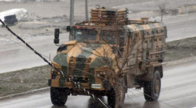 Tanklar Eski Kışla mahallesine girdi Tanklar Eski Kışla mahallesine girdi